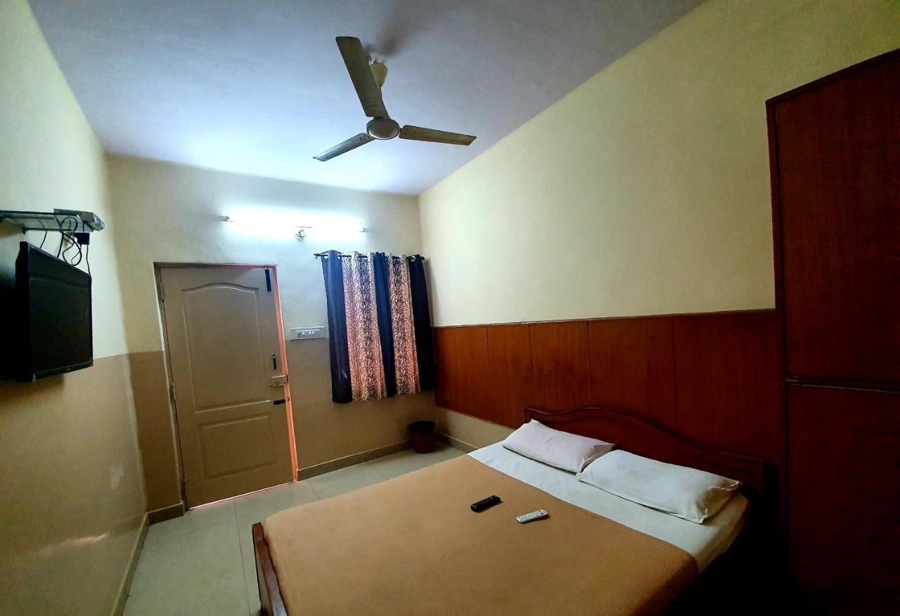 Hotel Veekay Residency Bangalore Esterno foto